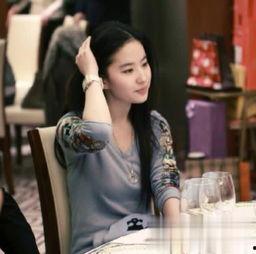 娱乐圈吃瓜博主女孩是谁